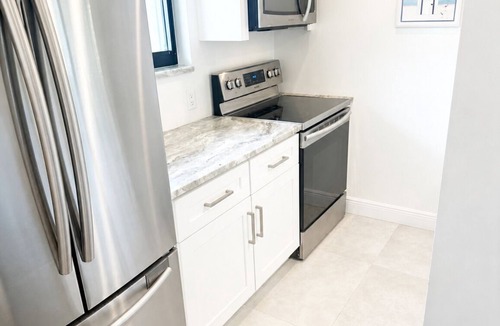 Hunt Club Cottage | Cozy 2-bedroom private-corner cottage in soothing Palm Beach Gardens with AC.