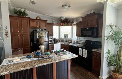 Bayshore Gardens Cottage | Cozy 2-bedroom cottage with AC in beautiful Bradenton