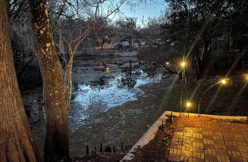 Bushnell Cottage | Cozy 2-bedroom cottage in beautiful Bushnell with AC