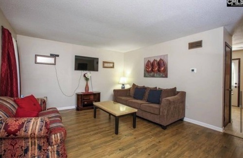 Forest Acres House | Cozy 2-bedroom townhome in awesome Columbia with AC.