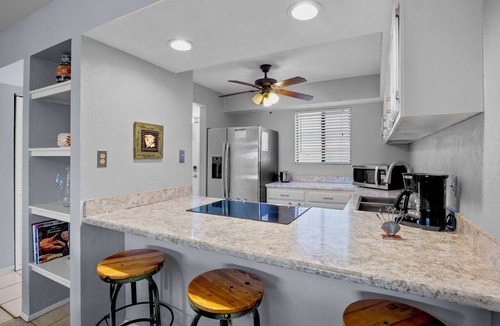 Bradenton Beach Condo | Cozy 2 Bedroom Condo! Private Balcony, Close to Beach