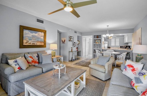 Bradenton Beach Condo | Cozy 2 Bedroom Condo! Private Balcony, Close to Beach