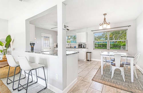 Palm Harbor House | Cozy 2 BR Home, walking distance to Crystal Beach/Park - Quaint Family Getaway!