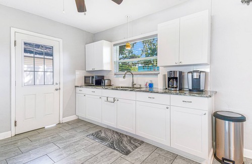 Palm Harbor House | Cozy 2 BR Home, walking distance to Crystal Beach/Park - Quaint Family Getaway!
