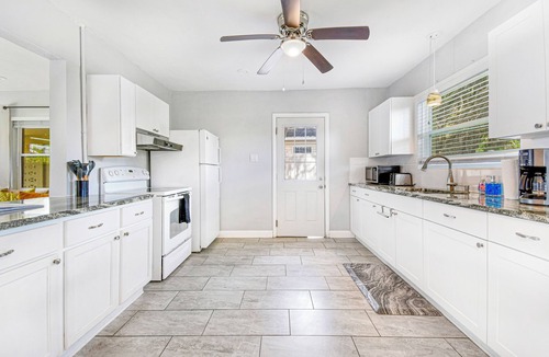 Palm Harbor House | Cozy 2 BR Home, walking distance to Crystal Beach/Park - Quaint Family Getaway!