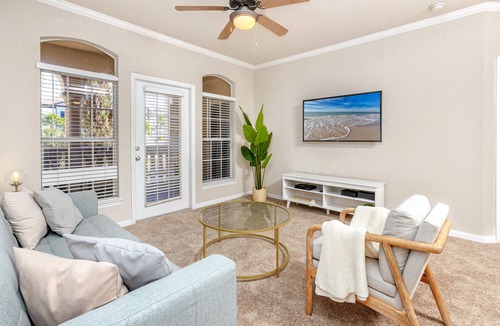 Port Tampa City Apartment | Cozy 2BD with Pool - Travel Professional Getaway