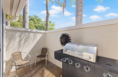 The Meadows Condo | Cozy 3 bedroom with pool access close to Sarasota beaches, shopping & dining.n