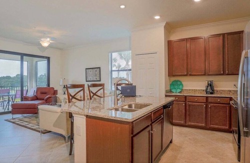 Lakewood Ranch Condo | Cozy 3BR oasis in Lakewood Ranch, perfect for a relaxing getaway - Heavenly Daze