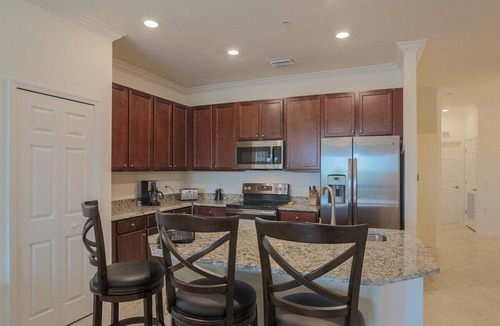 Lakewood Ranch Condo | Cozy 3BR oasis in Lakewood Ranch, perfect for a relaxing getaway - Heavenly Daze