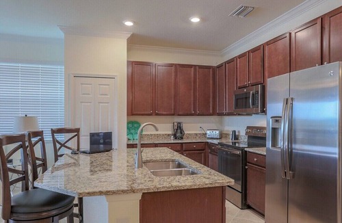 Lakewood Ranch Condo | Cozy 3BR oasis in Lakewood Ranch, perfect for a relaxing getaway - Heavenly Daze