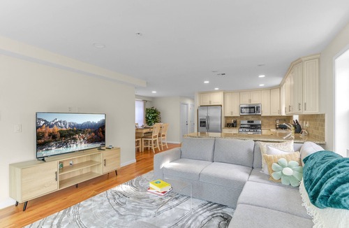 Lower Vailsburg House | Cozy 3BR with Easy Access to NYC, Seton Hall + American Dream Mall