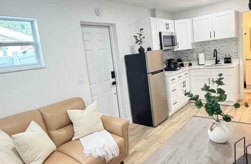 Brandon Apartment | Cozy apartment in Brandon Private Entry