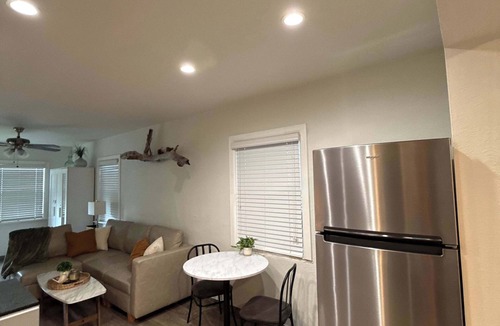 Tarpon Springs Apartment | Cozy Apt Walk to Downtown & Greektown