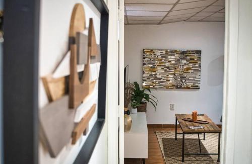 North Bergen Apartment | Cozy Apt With King Size Bed- Only 5 Miles to NYC
