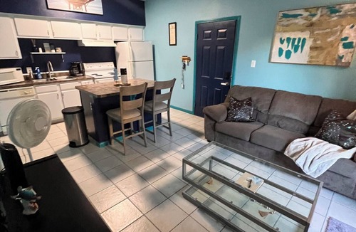 Clearwater Condo | Cozy beach condo w/gated pool-10min drive to Clearwater beach