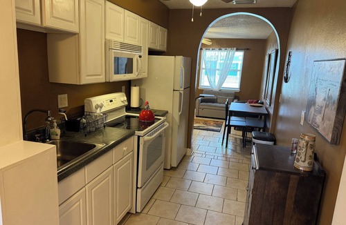 Rockefeller Heights House | Cozy Beach House bungalow 2-bedroom apartment, lovely Ormond Beach with AC, WiFi