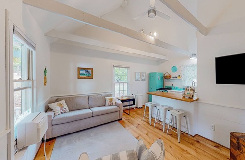 Landrum House | Cozy Blue Ridge Cottage, Close to Hiking!