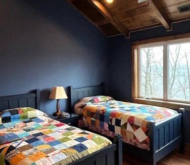 Topton House | Cozy Cabin for a Peaceful Family Getaway in Nantahala National Forest, North Carolina