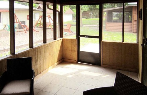 Inverness Cabin | Cozy Cabin in riverfront resort