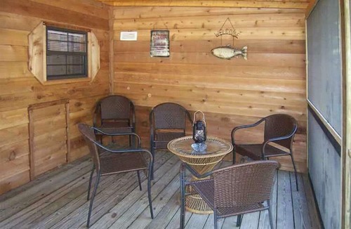 Inverness Cabin | Cozy Cabin in riverfront resort