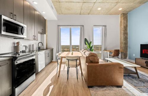 Channel District Apartment | Cozy Channelside 1BR Near DT Free Pool and Gym