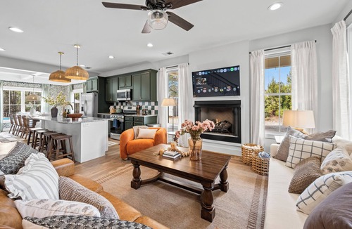 Taylors House | Cozy & Charming 5 BR Family Retreat