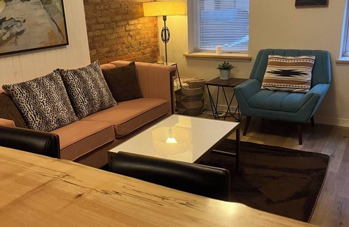 Graduate Hospital Apartment | Cozy chic 1 bedroom apartment!