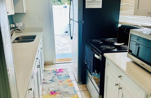 Largo Cottage | Cozy Clearwater Getaway – 10 Mins to Beach
