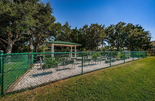Largo Cottage | Cozy Clearwater Getaway – 10 Mins to Beach