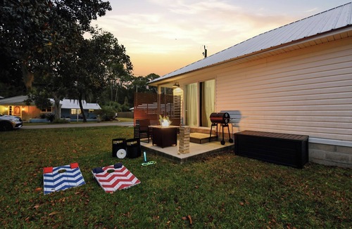 St. Augustine House | Cozy Coastal Retreat w/Fire Pit Grill Outdoor Games Family & Pet Friendly