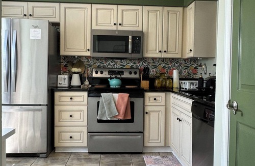 Virginia Beach House | Cozy Coastal VB Townhome 15 mins from Oceanfront with 8-ft Fence and Beach Gear!