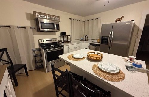 Altoona House | Cozy Cottage Close to Springs + Ocala Forest + Bike Trail Firepit