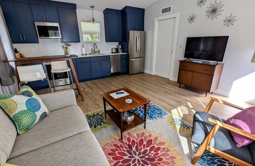 Gainesville House | Cozy Cottage close to UF, Stadium, and downtown Gainesville!