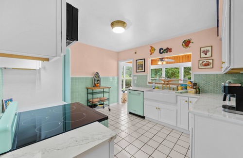 Historic Old Northeast House | Cozy Cottage Walkable to Bay & Parks
