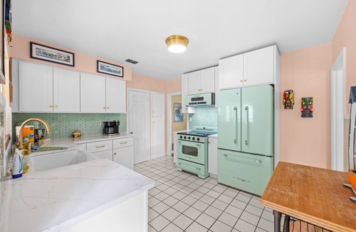 Historic Old Northeast House | Cozy Cottage Walkable to Bay & Parks