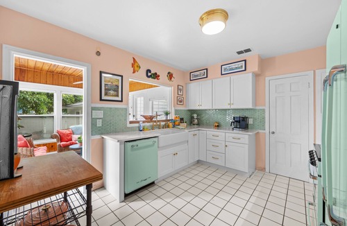 Historic Old Northeast House | Cozy Cottage Walkable to Bay & Parks