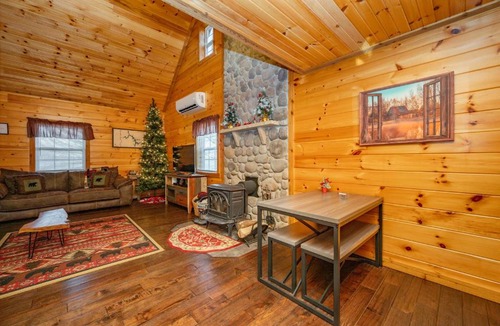 McHenry House | Cozy Cub Cabin