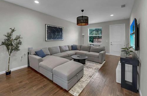 East Tampa House | Cozy Downtown Tampa Family Retreat