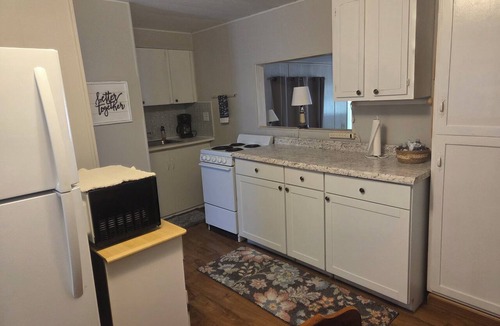 Inverness House | Cozy Duplex Retreat 2 Private 1BR/1BA Suites