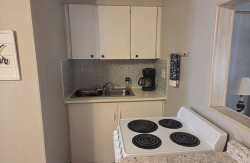 Inverness House | Cozy Duplex Retreat 2 Private 1BR/1BA Suites