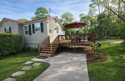Live Oak House | Cozy entire home in quiet live oak