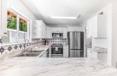 St. Augustine South House | Cozy Family Retreat Pet-Friendly