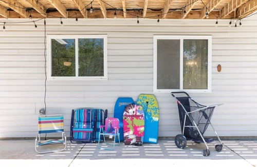 St. Augustine South House | Cozy Family Retreat Pet-Friendly