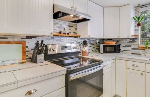 New Smyrna Beach House | Cozy family sized beach house! Short Walk to the Atlantic Ocean