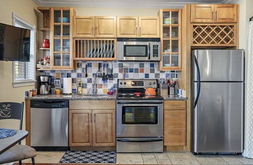 St. Petersburg Condo | Cozy Flat in The Heart of DTSP-Wine-Dine-Sunshine!