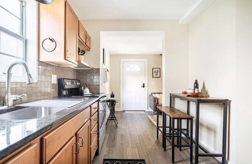 Lincolnville Apartment | Cozy Getaway Steps from Historic Downtown with Parking