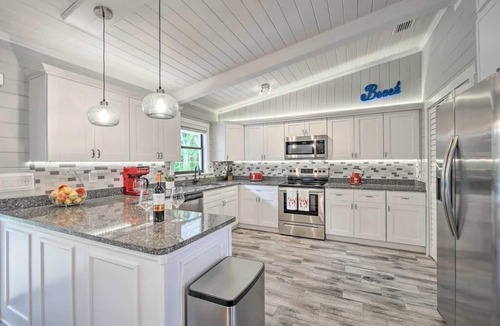 Tarpon Springs House | Cozy Getaway w/Heated Pool Oasis - Less Than 2 Miles to the Sand