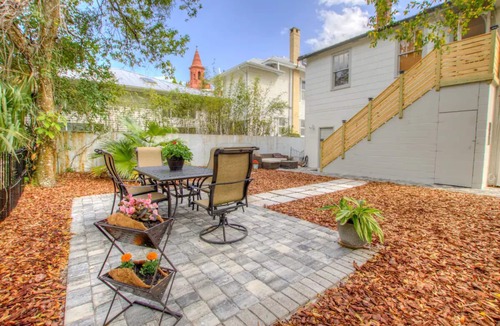 Downtown Historic District Apartment | Cozy Guest Apartment in the ♥️ of Historic St Aug with Free Parking