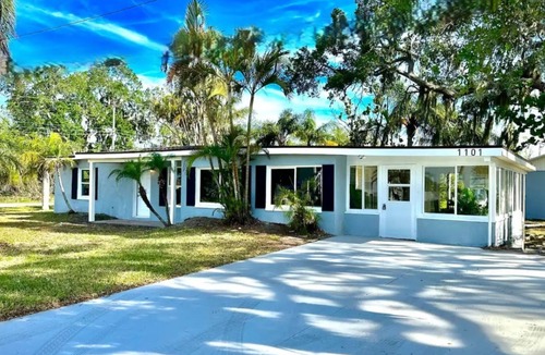 Southside Rural Community House | Cozy home w/AC&heater, sofa bed, sleeps 2 extra tranquil canal-side neighborhood