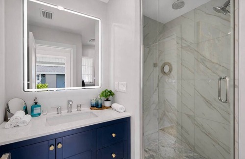 Sarasota Cottage | Cozy Lido Key Studio Steps to Beach & Kayaking